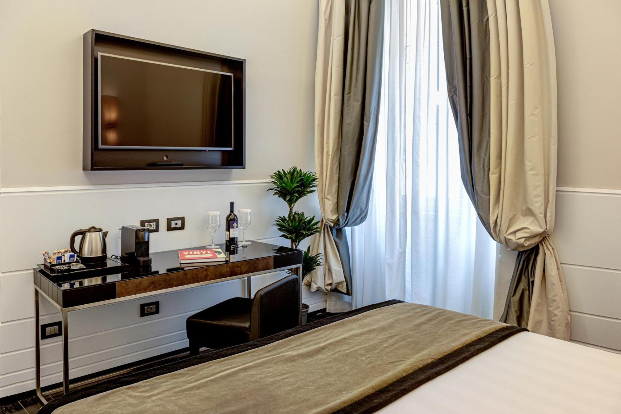 The Independent Suites — Photos 1